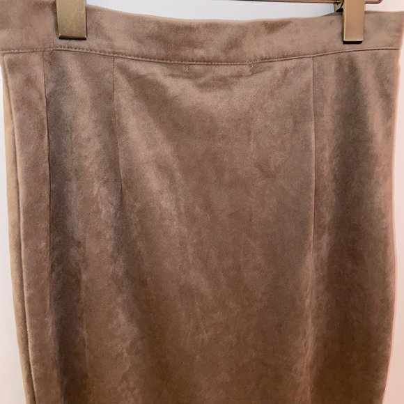 High-Wasted Buttoned Down Suede Skirt | Beige - Picture 5 of 5